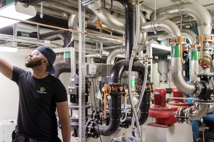 Akademiska Hus drar ned på energianvändning. Foto: Ola Kjelbye